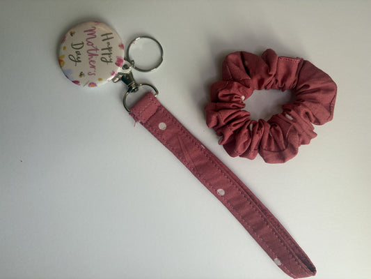 🌸 Handmade Premium Fabric Wristlet – Style Meets Convenience 44mm